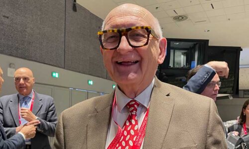 Bild på Luke Clancy, professor och chef för, TobaccoFree Research Institute Ireland, som pratar om tobaksskatt