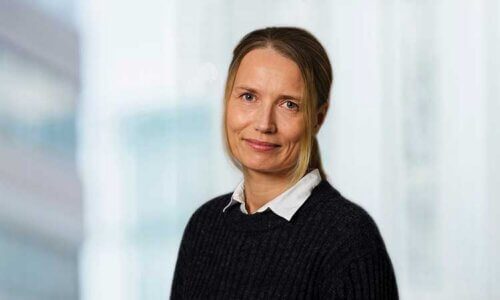 Portrett av Grethe Fochsen, som blir intervjuet om nikotinstandarder