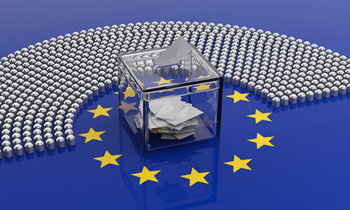 Bild på Eu-stjärnorna, små pluggar som representerar platserna i parlamentet och en låda med röstsedlar. Bilden gestaltar att EU:parlamentet röstade för stränga nikotinregler